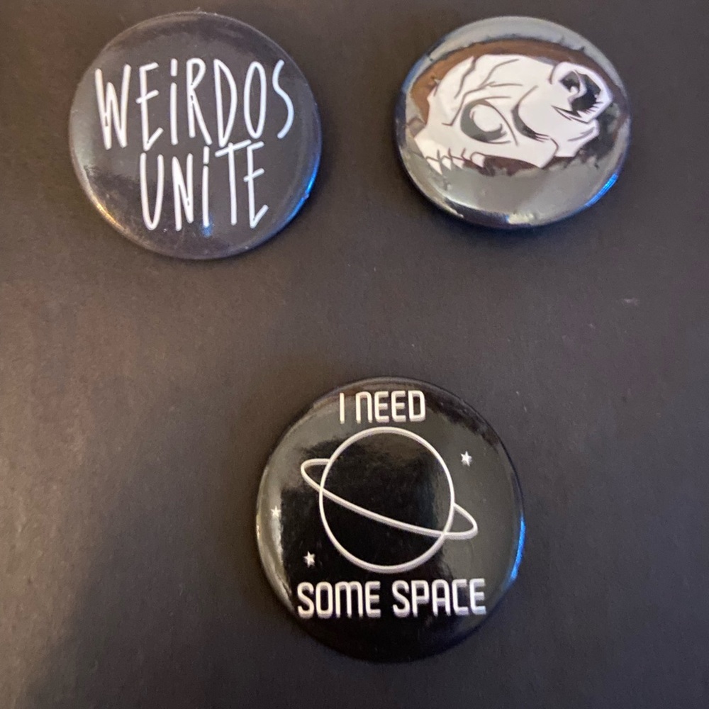 Random Button Pin 3 Pack